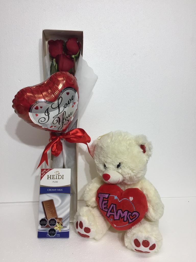 Caja con 3 Rosas ms Tableta de Chocolate 80 Grs, Peluche con corazn 30 cm y Globito